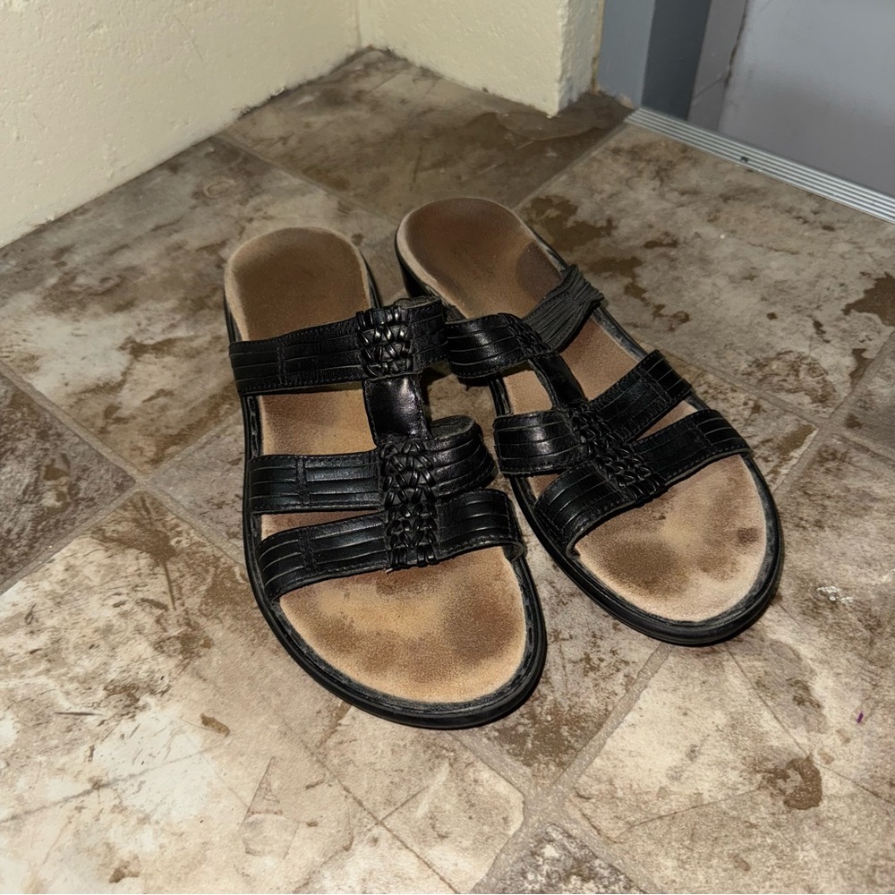 Women’s Clark’s Brand Black Real Leather Strappy Sandals Shoes Size 11/12